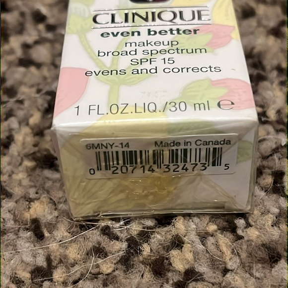 Clinique even better makeup broad spectrum SPF15 evens and corrects 1floz 30ml - Picture 5 of 6